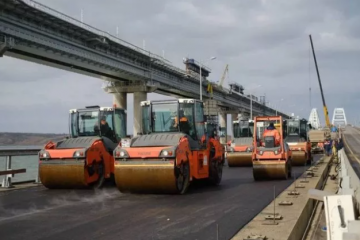 Началась укладка асфальта на новых пролетах Крымского моста