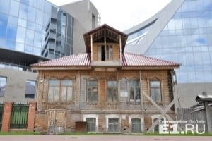 Памятники архитектуры в Екатеринбурге освободят от наружной рекламы