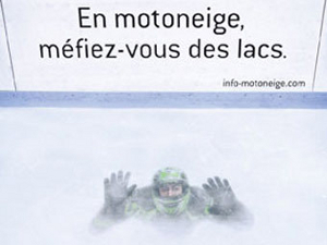 В Канаде запустили кампанию об опасностях катания на мотосанях
