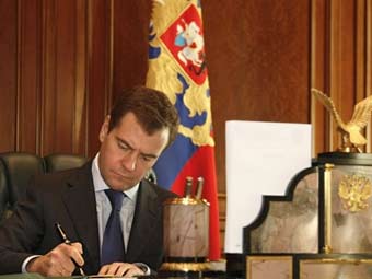 Медведев не позволит закрывать СМИ за клевету