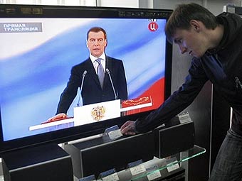 Медведев потребовал 20 телеканалов для каждого россиянина