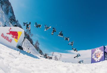 Реклама Red Bull на горнолыжных курортах России