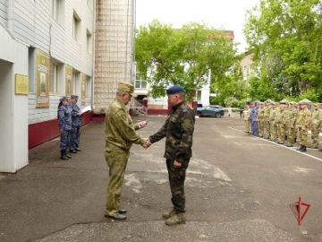 Росгвардейцам в Томске вручили очередные воинские и специальные звания
