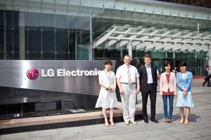 Компания LG Electroniсs провела стажировку в Корее для победителей российского конкурса приложений "LG Apps TV Contest 2011"