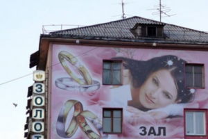Рекламы на фасадах домов в Кирове станет меньше