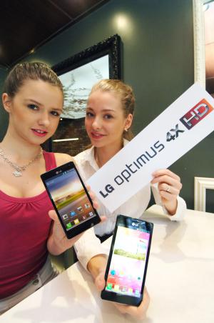 Смартфон LG С четырехъядерным процессором дебютирует на выставке 2012 MOBILE WORLD CONGRESS
