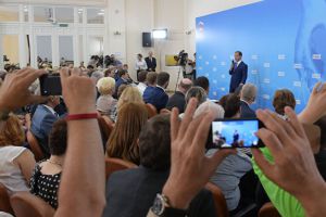 Медведев высказал мнение о порядке размещения рекламы лекарств в СМИ