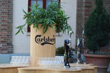 В рамках нового проекта Владимир Познер посетил пивоварню Carlsberg в Дании
