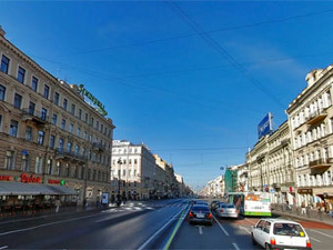 Историческую часть Петербурга начали освобождать от массивной и яркой рекламы