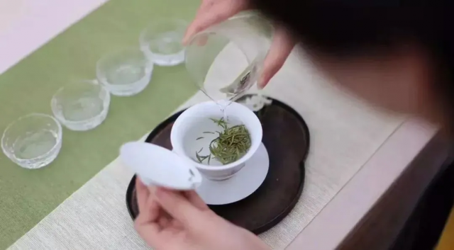 Освежите свой разум ароматом органического зеленого чая LBTEAS