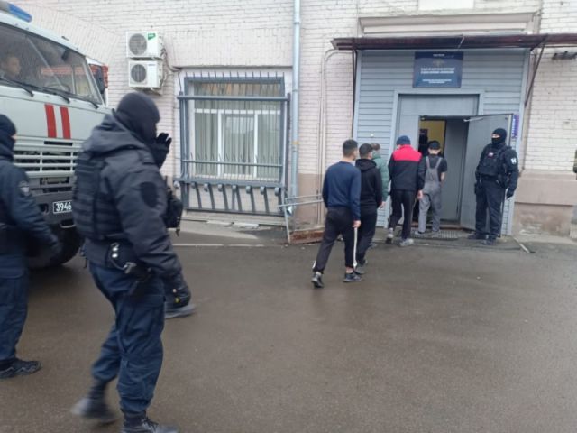 При содействии ОМОН Росгвардии задержаны трое нарушителей миграционного законодательства в Челябинске