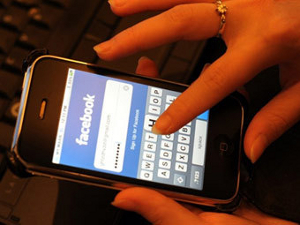 Пользователи Facebook стали проводить в соц. сети почти в 2 раза больше времени