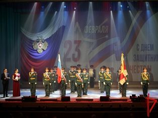 Военные музыканты Росгвардии выступили на сцене Северского музыкального театра в честь Дня защитника Отечества
