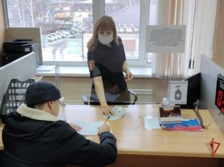 Сотрудники Росгвардии в Томске задержали находящегося в розыске мужчину, который желал стать частным охранником