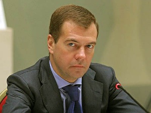 Премьер-министр Медведев назвал материнский капитал эффективной мерой государственной поддержки