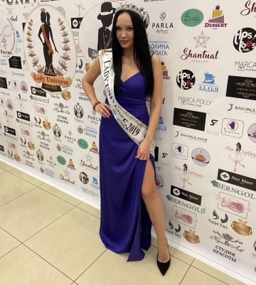 Мира примерила корону за 12 млн рублей, став победительницей "Lady Universe -2019"