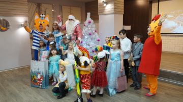 Для детей из Социально-реабилитационного центра сотрудники «Маринс Парк Отель Екатеринбург» устроили благотворительную ёлку