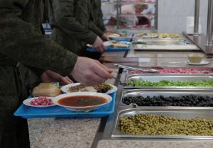Российских военнослужащих порадовали «заморскими» кулинарными изысками