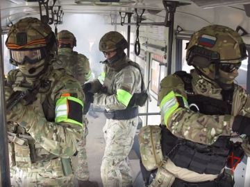 Спецназ Росгвардии принял участие в межведомственном антитеррористическом учении в Томске (видео)