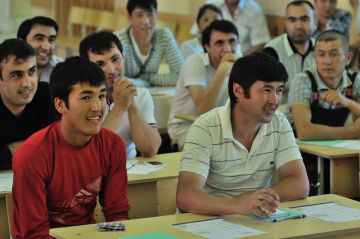 Обучением узбекских мигрантов в России будут заниматься российские вузы