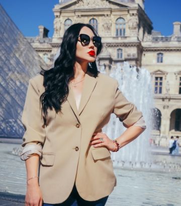 Певица Мира снимется для модного журнала в Париже