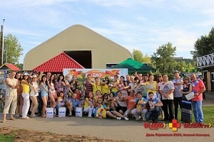 Партнеры группы BLIZKO в Нижнем Новгороде отпраздновали День строителя по-гавайски