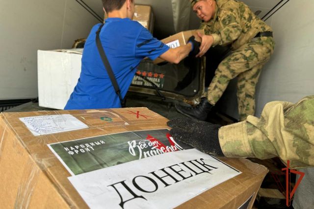 Томские росгвардейцы оказали помощь в погрузке гуманитарного груза на Донбасс