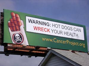 В Индианаполисе размещены плакаты с информацией об опасности употребления хот-догов