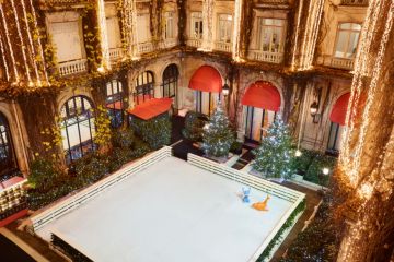 Рождественские интерьеры и атмосфера праздника в парижских отелях Dorchester Collection