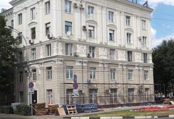 В Воронеже при проведении капитального ремонта фасадов многоквартирных домов кропотливо восстанавливаются утраченные элементы архитектурного декора