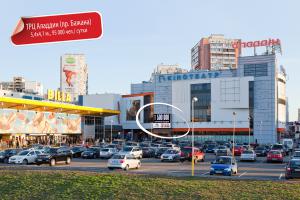 На Харьковском массиве Киева появились современные рекламоносители