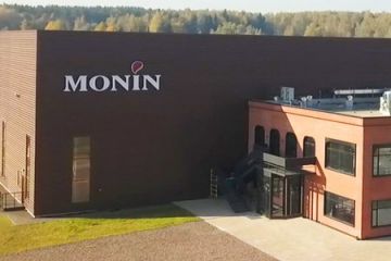 Monin возобновляет производство сиропов на заводе в подмосковном Ступино.