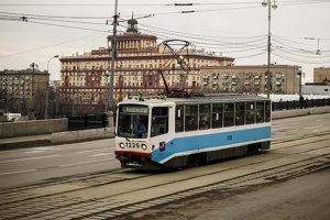 Москва со второй попытки продаст рекламу в общественном транспорте