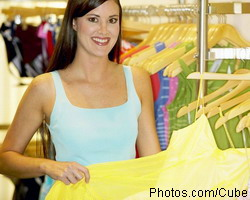 Женщины - более активные покупатели одежды