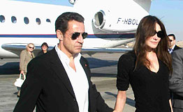 Саркози подаст в суд на Ryanair за рекламу с ним и Карлой Бруни
