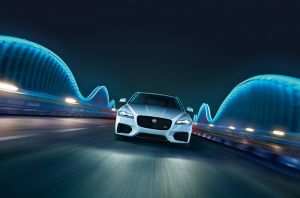 Jaguar XF c преимуществом до 742 400 рублей и зимние шины в подарок от АРТЕКС