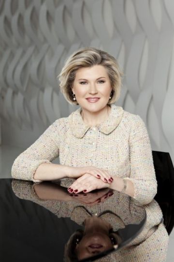 Генеральный директор АО «Мэри Кэй» Алла Соколова стала победителем конкурса EY «Деловые женщины» в номинации «Корпоративные лидеры».