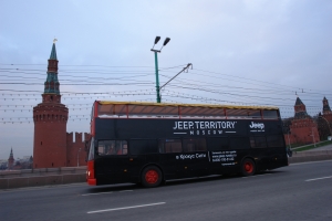 Рекламная кампания Jeep Territory на московских даблдеккерах