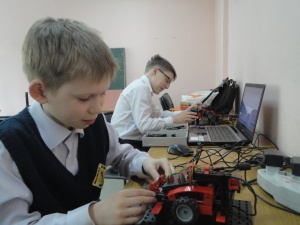 Увлекательная робототехника: юные таланты представят разработки на выставке «Передовые Технологии Автоматизации. ПТА-Урал 2015»