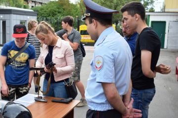 Юные зеленоградцы пришли в гости к сотрудникам полиции