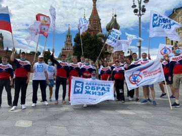 Фанаты здорового образа жизни провели серию массовых спортивных мероприятий в Москве в честь 40-летнего юбилея Олимпиады-80