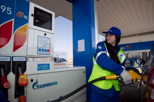 На один день представители СМИ заменили персонал АЗС «Газпромнефть»