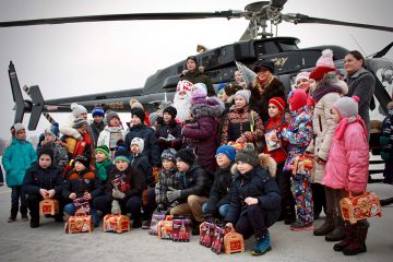 Дети из приютов и реабилитационных центров посетили праздничное предновогоднее шоу.