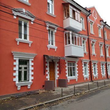Благодаря капремонту трехэтажный дом №23 по ул. Алексеевского в г. Воронеже преобразился почти до неузнаваемости
