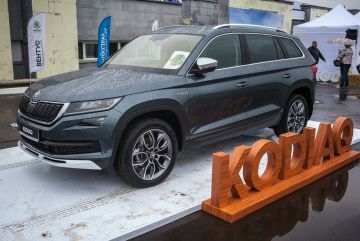 На мототрассе в Крылатских Холмах состоялся тест-драйв первого семейного внедорожника Škoda Kodiaq российской сборки