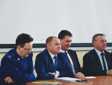 Юристы АлтГУ провели круглый стол "Суд присяжных в районных судах"