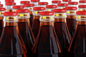 В Госдуме предлагают запретить телевизионную рекламу газированных напитков с большим содержанием сахара