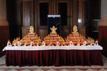 Историческому музею в честь юбилея подарили 145 "золотых" тортов