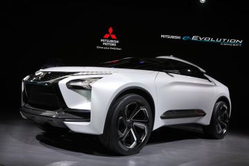 Outlander 2019 и e-EVOLUTION. Mitsubishi презентовала на Женевском автосалоне сразу две новинки.