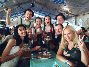 «Король пива» BUD, Stella Artois, Hoegaarden и другие звезды мировой величины стали «хедлайнерами» киевского «Октоберфеста’2015»